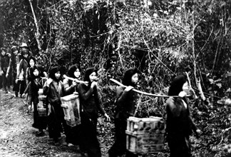 Vietnamese women take active part in the activities of the front (1954)