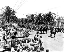 Troupes de spahis à Tunis (1943)