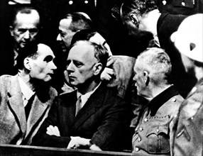 Procès de Nuremberg. Pendant le procès, Hess, von Ribbentropp et Keitel