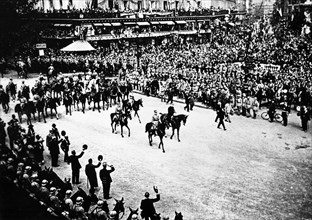 Place de l'Opéra, le défilé des troupes françaises, 1919