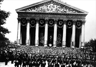 Place de la Madeleine, le défilé des troupes françaises, 1919