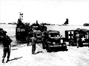 Débarquement en Normandie. Arrivée des ambulances américaines en France, 1944