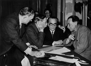 Léon Blum à la réunion du conseil de la S.F.I.O., 1936