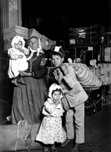 Photographie de Lewis Hire. Arrivée des émigrants italiens dans le port de New York