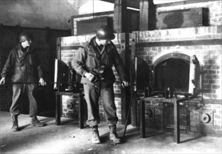 American soldiers by the crematory ovens of Dachau concentration camp
