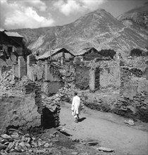 Cachemire, Baramulla. Les victimes de raids organisés par les tribus racontent des histoires horribles aux membres de l'O.N.U. (1948)