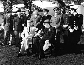 Conférence de Casablanca, Roosevelt et Churchill. Derrière le président Roosevelt, le général Marshall