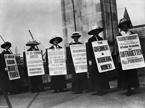 Manifestation de suffragettes à Londres (1913)
