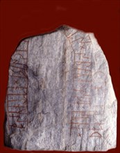 Runic stone with inscription, intended for ancestor worship (ca. 900)