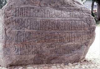 Runic stone intended for ancestor worship (Denmark, 983)