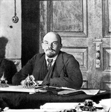 Moscou. Lénine préside la réunion du conseil des commissaires du peuple