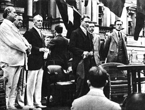 Le président Wilson au cours des réunions précédant l'entrée en guerre des Etats-Unis dans la première guerre mondiale. (à droite, Franklin Delano Roosevelt alors secrétaire à la marine)