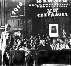 Léon Trotski lors d'une réunion du parti