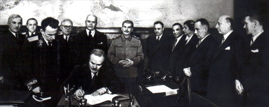 Signing of a treaty of friendship and cooperation between Rumania and U.S.S.R.