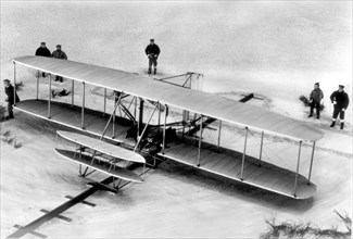 Un biplan Wright dont le 1er vol eut lieu le 17 décembre 1903