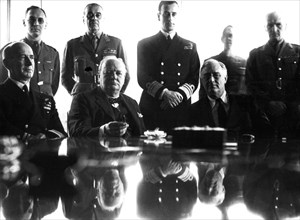 Conférence de Casablanca (14 janvier 1943). Churchill, Roosevelt, sir Hasting Ismay et lord Mountbatten