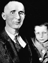 Bertolt Brecht (1898-1956) avec son fils Stefan