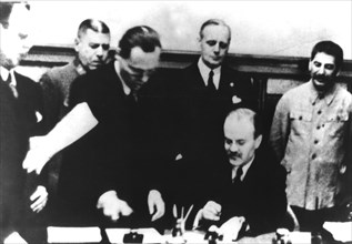 Signature à Moscou du Pacte germano-soviétique de non agression. 1939