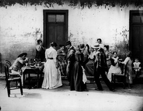 Repas et danse populaire (La Cueca)
