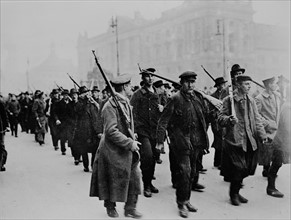 Révolution allemande. Manifestation Spartakiste en novembre 1918.