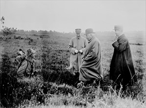 Millerand and General Boissoudy questioning a French soldier