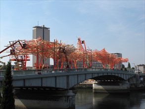 Pont Boieldieu a Rouen avec l'installation d'Arne Quinze