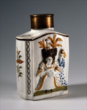 Boîte à thé décorée de figures satiriques : dame et chaperon