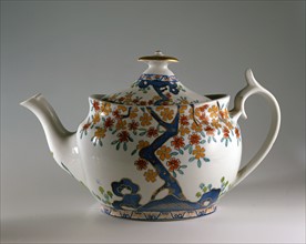 Teapot with oriental style floral decoration
