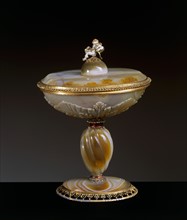 Cup and lid with Cupid statuette