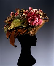 Straw-wood bonnet with printed silk rose vine