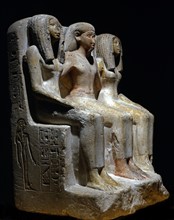 Sculpture représentant le scribe Huemascia et sa femme Baket qui apparaît deux fois