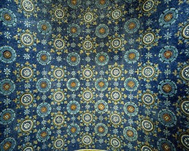 Mausolée de Galla Placidia à Ravenne : voûte étoilée