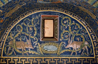 Mausoleum of Galla Placidia in Ravenna: lunette with deer facing each other drinking from the Fountain of Life