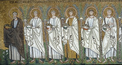 Basilica of Sant'Apollinare Nuovo, Ravenna: Saint Martin opening the procession of the martyred saints