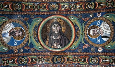 Basilica of San Vitale in Ravenna: Face of Christ in a tondo surrounded by St. Peter and St. Paul