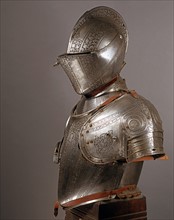 Armor part in low-grade steel