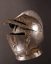 Steel helmet pushes back from the end of the 16th century