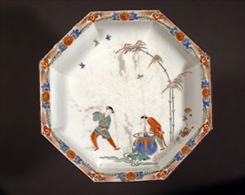 Octagonal plate with Chinese decoration