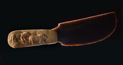Knife with a handle carved with two lions
