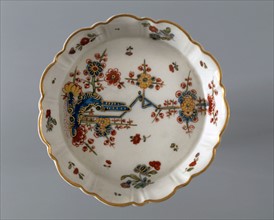 Orientalizing decorative saucer