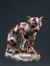 Chat en porcelaine peinte.