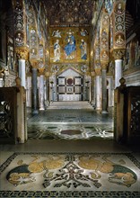 Vue intérieure de la chapelle palatine de Palerme vers le trône royal

Palerme (Italie, Sicile),