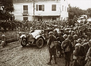 Troupes italiennes en chemin vers les lignes de combat en 1918