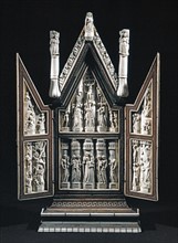 Triptych in wood and ivory carved