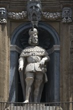Statue de Philippe IV d'Espagne située dans une des niches de la Piazza dei Quattro Canti à Palerme