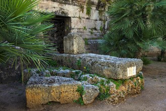 Restes des anciens murs de l'époque punique à Palerme