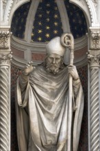Statue saint Zanobi, située sur le portail central de la Cathédrale de Florence