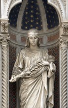 Statue de Santa Reparata, située sur le portail central de la Cathédrale de Florence (Italie)