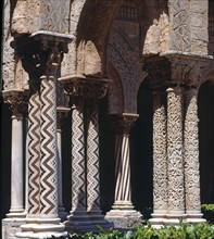 Colonnes du cloître de la cathédrale de Monreale (Sicile)