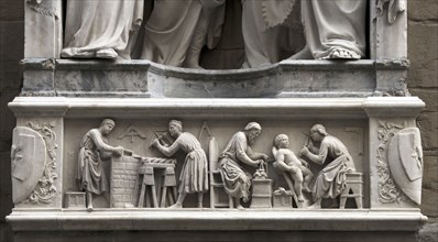 L'art des maîtres de la pierre et du bois, relief de l'église Orsanmichele à Florence (Italie)